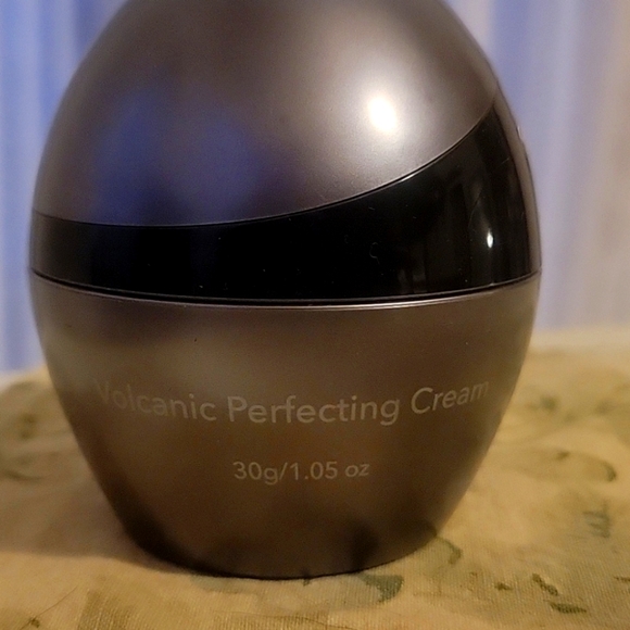 perfecting cream - Picture 2 of 2